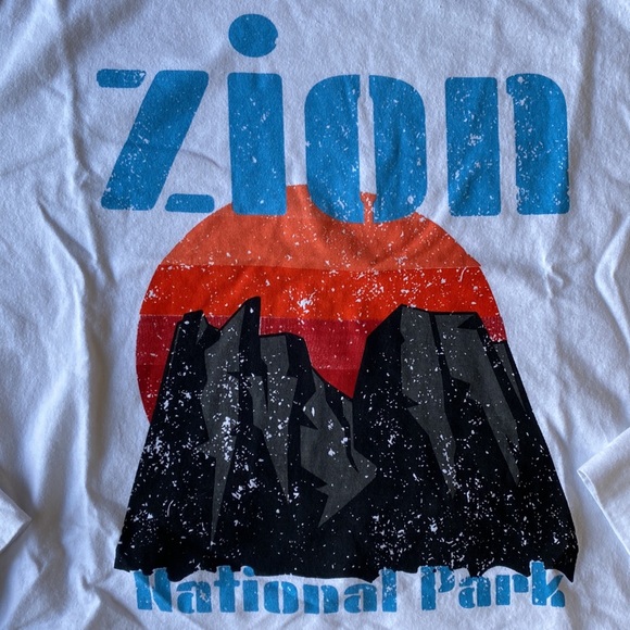 Cropped Long Sleeve - Picture 2 of 4